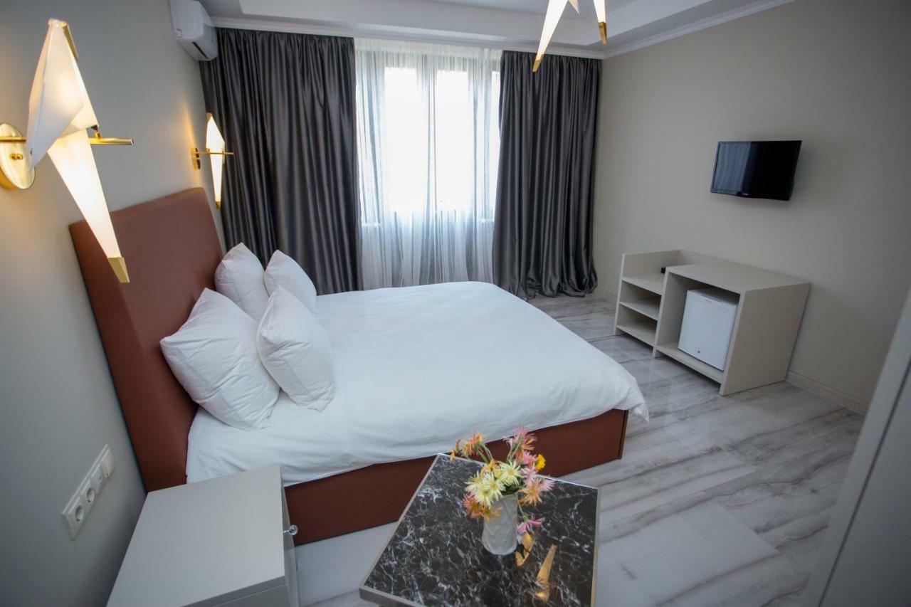 Downtown Hotel Batumi Exterior foto