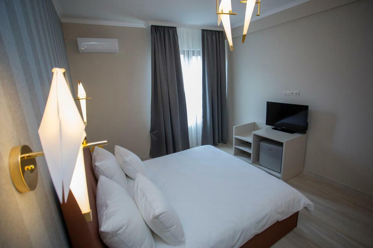 Downtown Hotel Batumi Exterior foto
